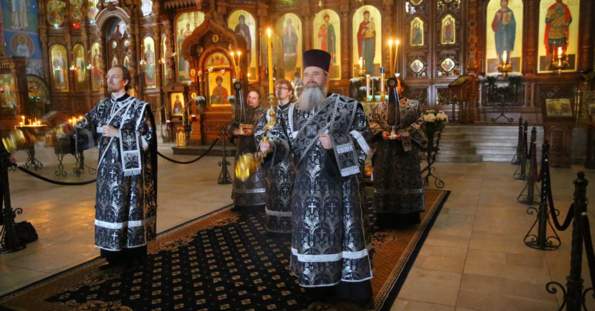 Митрополит Георгий возглавил литургию Преждеосвященных Даров в Александро-Невском кафедральном соборе