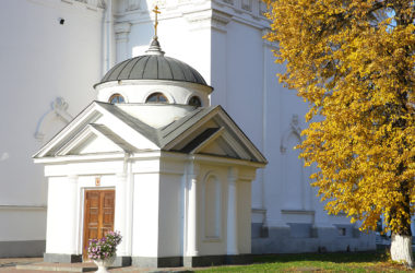 В память 95-летия со дня рождения митрополита Николая (Кутепова) на его могиле совершена лития