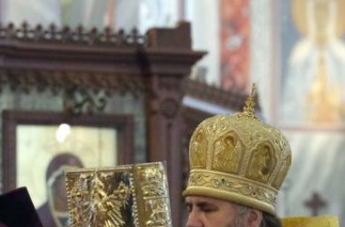 Митрополит Георгий совершил Божественную литургию в Александро-Невском кафедральном соборе