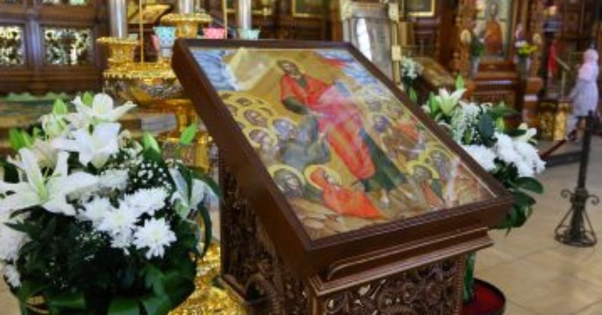 Митрополит Георгий возглавил Божественную литургию в Александро-Невском кафедральном соборе