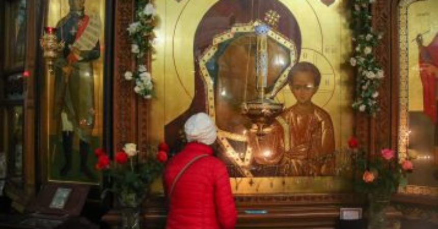 Управляющий Нижегородской епархией возглавил всенощное бдение с акафистом Казанской иконе Божией Матери