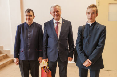 Встреча с подполковником в отставке Валерием Шустовым была организована для учащихся гимназии Александра Невского в феврале 2021 года