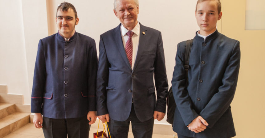 Встреча с подполковником в отставке Валерием Шустовым была организована для учащихся гимназии Александра Невского в феврале 2021 года