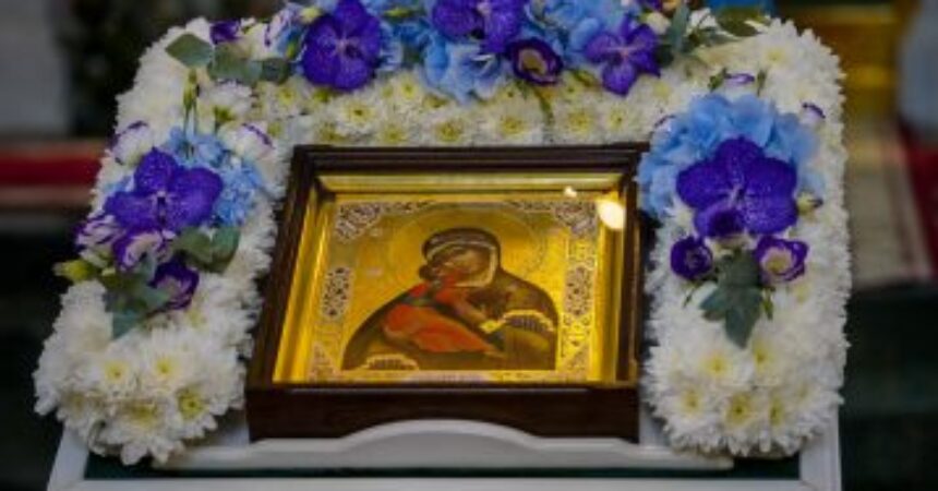 Митрополит Георгий возглавил вечернее богослужение в канавинском храме в честь Владимирской иконы Божией Матери