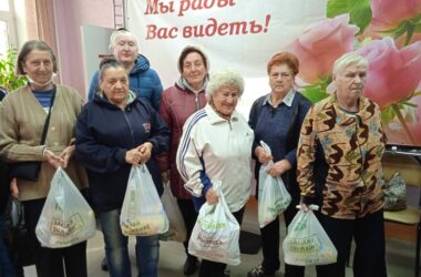 В день пожилого человека 1 октября 2021 года представители Канавинского благочиния поздравили своих друзей-подопечных
