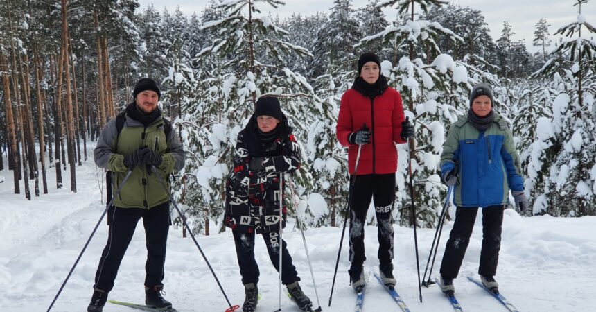 Участники молодежного движения Канавинского благочиния совершили лыжную прогулку и поучаствовали в молодежной встрече в январе 2022 года