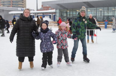 22 января 2022 года молодые люди и девушки из актива Канавинского благочиния покатались на коньках