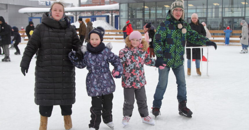 22 января 2022 года молодые люди и девушки из актива Канавинского благочиния покатались на коньках