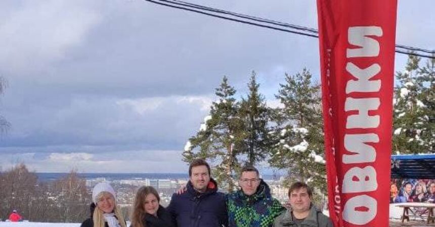 Активисты Канавинского благочиния из числа молодежи покатались на сноубордах и горных лыжах