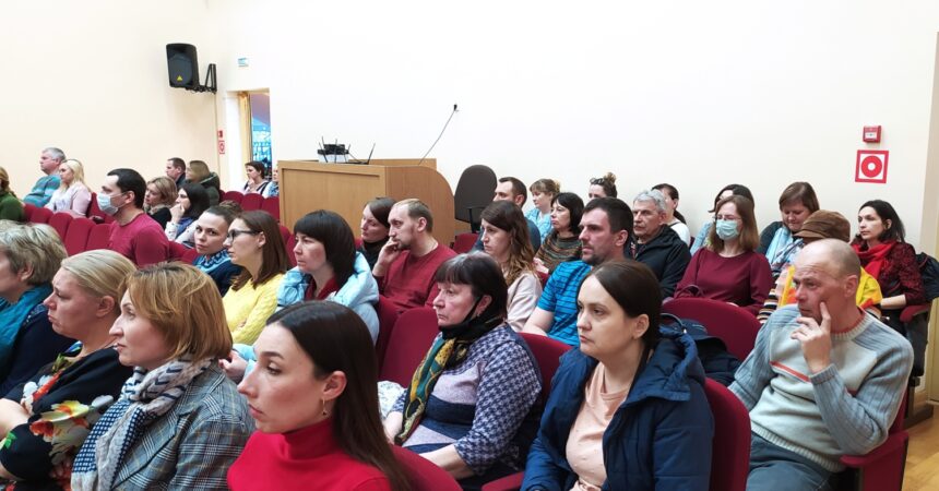 Встречу-лекторий провели духовники православной гимназии имени Александра Невского для учеников и их родителей