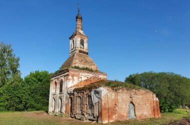Трудническую поездку в село Старое Поле совершили активисты православной молодежи Канавинского благочиния 9 июня 2022 года