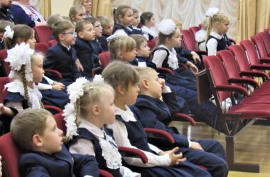 Церемония посвящения в гимназисты прошла в православной Александро-Невской гимназии 3 октября 2022 года