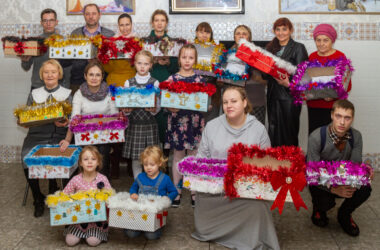 Рождественский мастер-класс по изготовлению подарочных коробов состоялся в Канавинском благочинии 23 декабря 2022 года