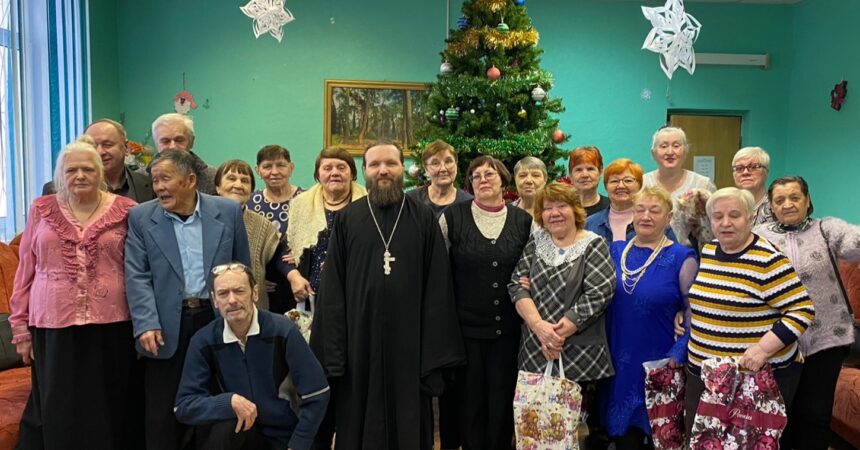 Помощник благочинного Канавинского округа поздравил с Рождеством Христовым инвалидов и пенсионеров