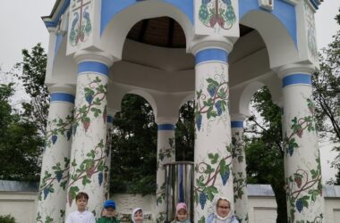 Поездка в Оранский и Островоезерский монастыри состоялась 28 мая для учеников воскресной школы «Одигитрия», их педагогов и родителей