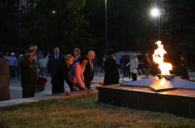 Благочинный Канавинского округа протоиерей Сергий Симагин принял участие в торжественном открытии мемориала «Вечный огонь» в Канавинском районе 21 июня 2023 года