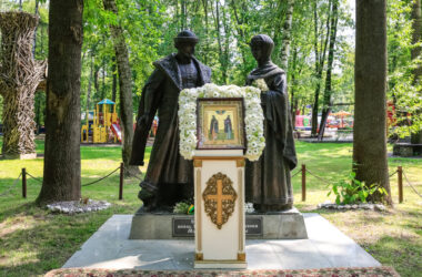 В нижегородском парке имени 1 Мая отпраздновали День семьи, любви и верности