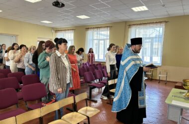 Клирики Канавинского благочиния 30 августа 2023 года совершили молебен в гимназии №2