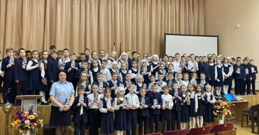 20 октября в православной гимназии имени Александра Невского состоялась беседа о соблюдении правил дорожного движения