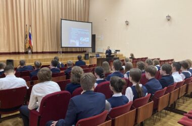 18 апреля представители академии МВД провели лекцию для учащихся 8-11 классов Православной гимназии имени Александра Невского 