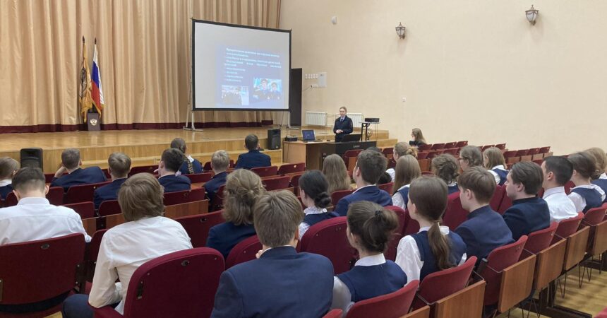 18 апреля представители академии МВД провели лекцию для учащихся 8-11 классов Православной гимназии имени Александра Невского 
