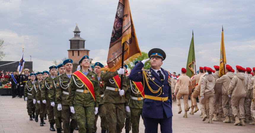 Воспитанники ВПО имени Героя России Дмитрия Жидкова приняли участие в параде детских военно-патриотических клубов образовательных учреждений Нижегородской епархии Воспитанники ВПО имени Героя России Дмитрия Жидкова приняли участие в параде детских военно-патриотических клубов образовательных учреждений Нижегородской епархии