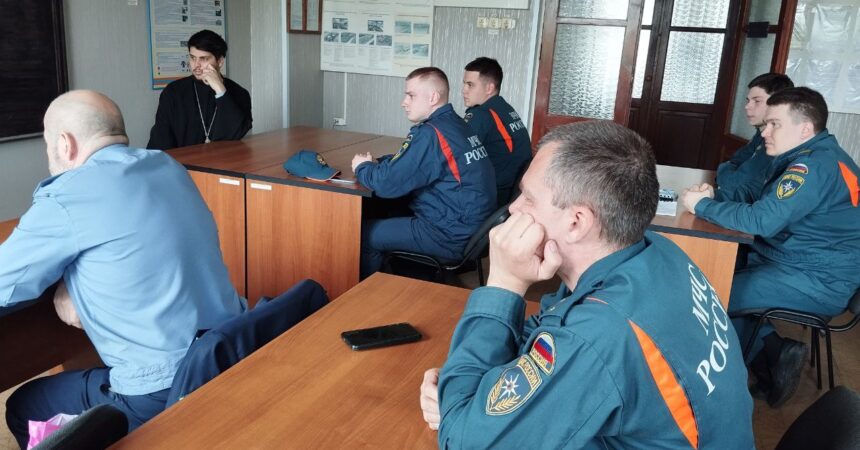 14 мая помощник благочинного Канавинского округа по взаимодействию с Вооруженными силами и правоохранительными органами иерей Михаил Селедцов провел встречу-беседу с сотрудниками МЧС 14 мая помощник благочинного Канавинского округа по взаимодействию с Вооруженными силами и правоохранительными органами иерей Михаил Селедцов провел встречу-беседу с сотрудниками МЧС