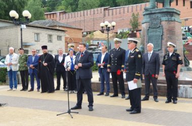 ФОТОРЕПОРТАЖ С ПАМЯТНОГО МЕРОПРИЯТИЯ У ПАМЯТНИКА ПЕТРУ I в честь Дня Судостроителя 9 июня 2021 года