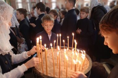 14 октября ученики 1-5 классов православной Александро-Невской гимназии отметили праздник Покрова Пресвятой Богородицы участием в Литургии