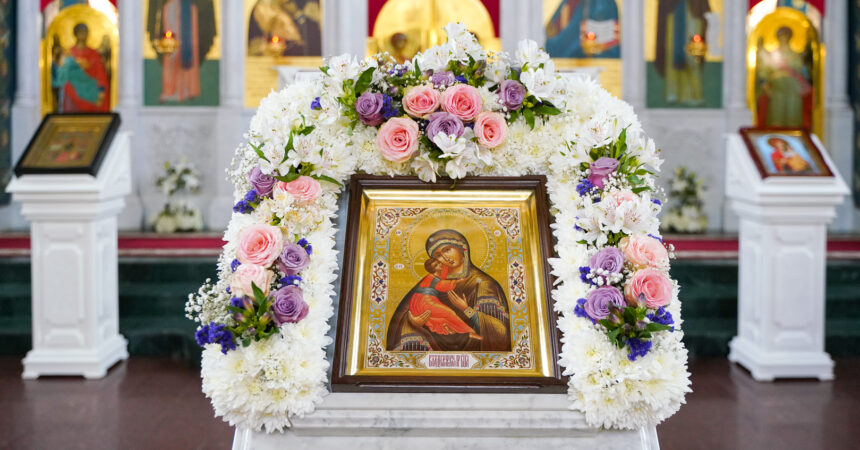 Митрополит Георгий совершил Божественную литургию в храме в честь Владимирской иконы Божией Матери