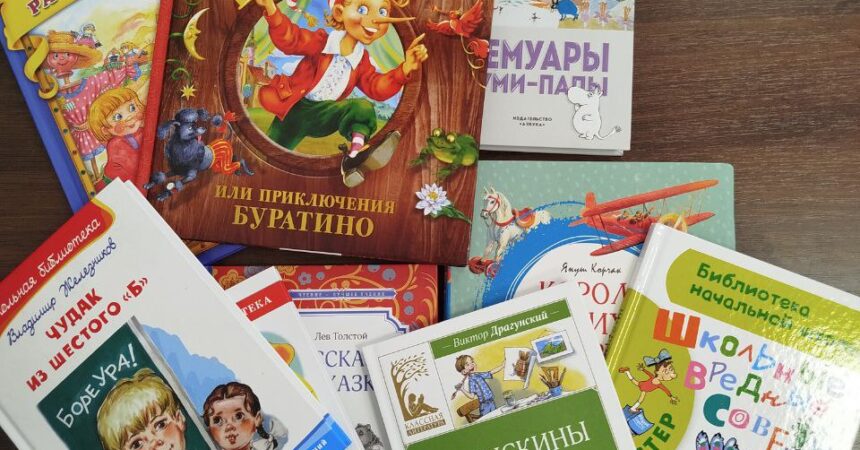 В международный день дарения книг ученики 1 «А» класса  Православной гимназии имени Александра Невского преподнесли в дар школьной библиотеке 33 книги