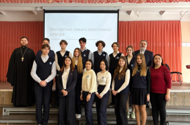 Штатный клирик Спасского Староярмарочного собора иерей Александр Сапронов посетил школу №41 Канавинского района