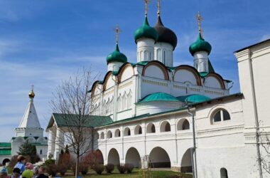 Гимназисты побывали на экскурсии в Церковно-археологическом музее Нижегородской епархии имени архиепископа Макария в Вознесенском Печерском мужском монастыре