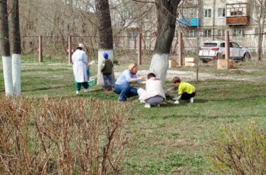 17 апреля первоклассники Александро-Невской православной гимназии приняли участие в акции «Доброе дело» и провели субботник в центре «Бригантина»
