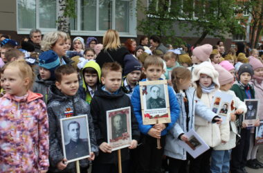 Клирик Канавинского благочиния иерей Никита Захаров принял участие в митинге, посвященном 80-летию Победы в Великой Отечественной войне, прошедшем в гимназии №2