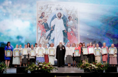 4 мая 2025 года представители храмов Канавинского благочиния посетили праздничный концерт «Согревающим сердца», посвященный Неделе памяти святых жен-мироносиц