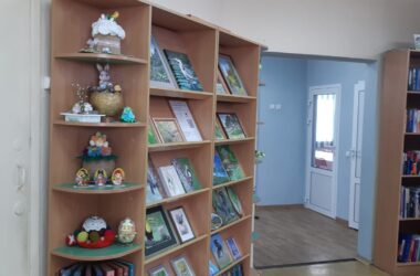 В Пасхальные дни в филиал-библиотеке им. А. Н. Островского Централизованной библиотечной системы Канавинского района начали работу выставка православных книг из фондов Канавинского благочиния и выставка декоративно-прикладного творчества