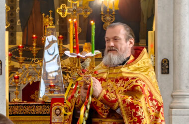 Фоторепортаж с Божественной Литургии в День Святых Жен-Мироносиц 4 мая во Владимирском храме