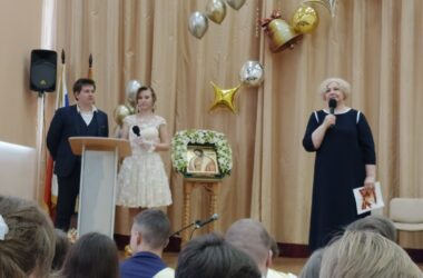Прозвенел последний звонок для учащихся 9-х и 11 классов Православной гимназии Александра Невского