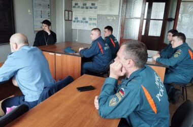 14 мая помощник благочинного Канавинского округа по взаимодействию с Вооруженными силами и правоохранительными органами иерей Михаил Селедцов провел встречу-беседу с сотрудниками МЧС