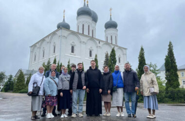 21 июня состоялась паломническая поездка слушателей курса «Основы православия» Александро-Невского кафедрального собора в Свято-Троицкий Макарьевский Желтоводский женский монастырь