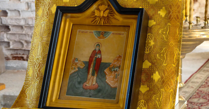 В руинированном Троицком храме села Старое Поле Дальнеконстантиновского района состоялась Божественная литургия, которую совершил благочинный Канавинского округа протоиерей Сергий Симагин