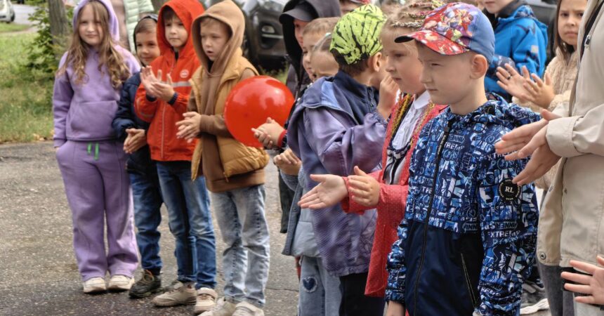 27 августа сотрудники Канавинского благочиния приняли участие в празднике «Мы теперь ученики!», организованном Комплексным центром социального обслуживания населения