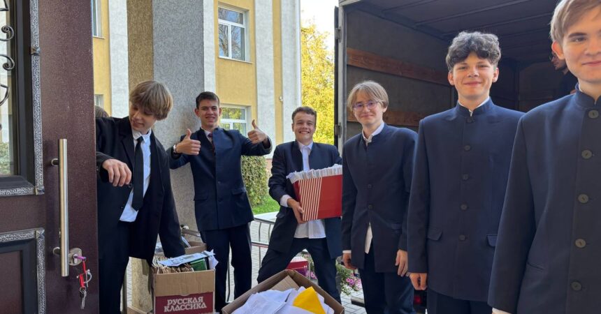 Экологическая акция «Сделаем ненужное полезным» прошла в православной гимназии Александра Невского