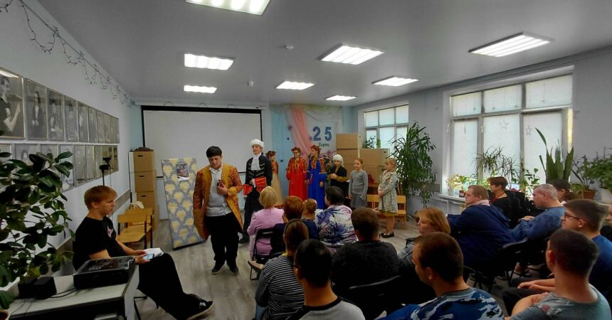 10 октября состоялся премьерный показ спектакля, поставленного театром «Ковчег» воскресной школы «Одигитрия»