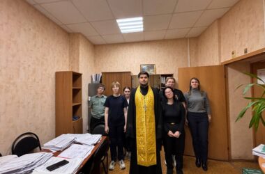 Помощник благочинного Канавинского округа посетил районное подразделение Федеральной службы судебных приставов