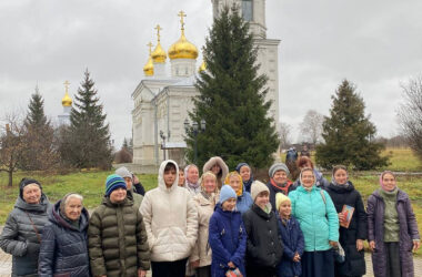 Воспитанники с родителями, педагоги воскресной школы «Надежда» кафедрального Александро-Невского собора побывали в Дивеево