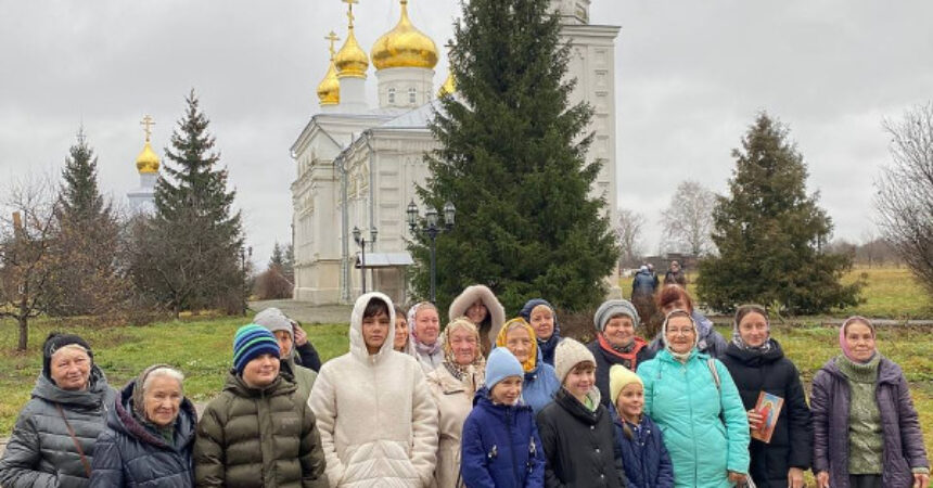 Воспитанники с родителями, педагоги воскресной школы «Надежда» кафедрального Александро-Невского собора побывали в Дивеево