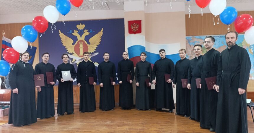 Благочинный Канавинского округа и праздничный хор Нижегородской духовной семинарии поздравили ветеранов ФСИН