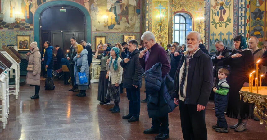 Кадры с Божественной Литургии в Воскресный день 23 ноября в храме в честь Владимирской иконы Божией Матери